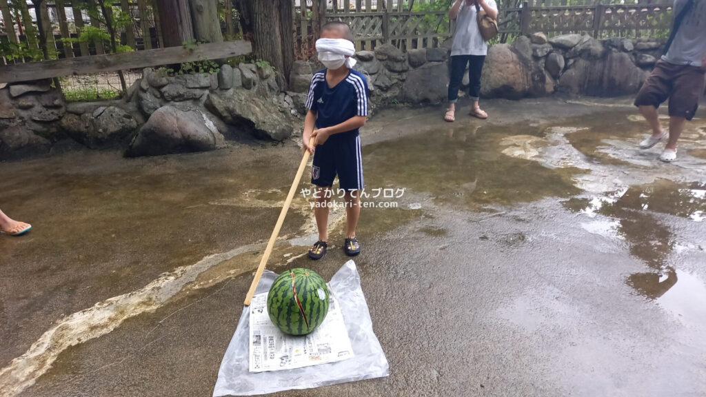 こにし観光園でスイカ割り