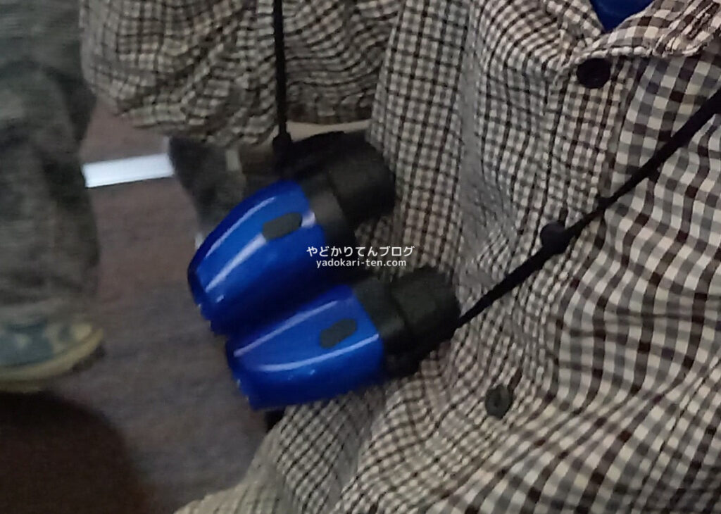 飛行機内に忘れた息子の双眼鏡