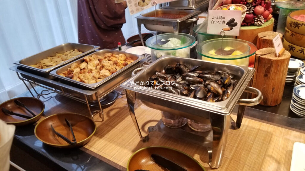 華乃湯バイキングのムール貝、チキン、玉ねぎ