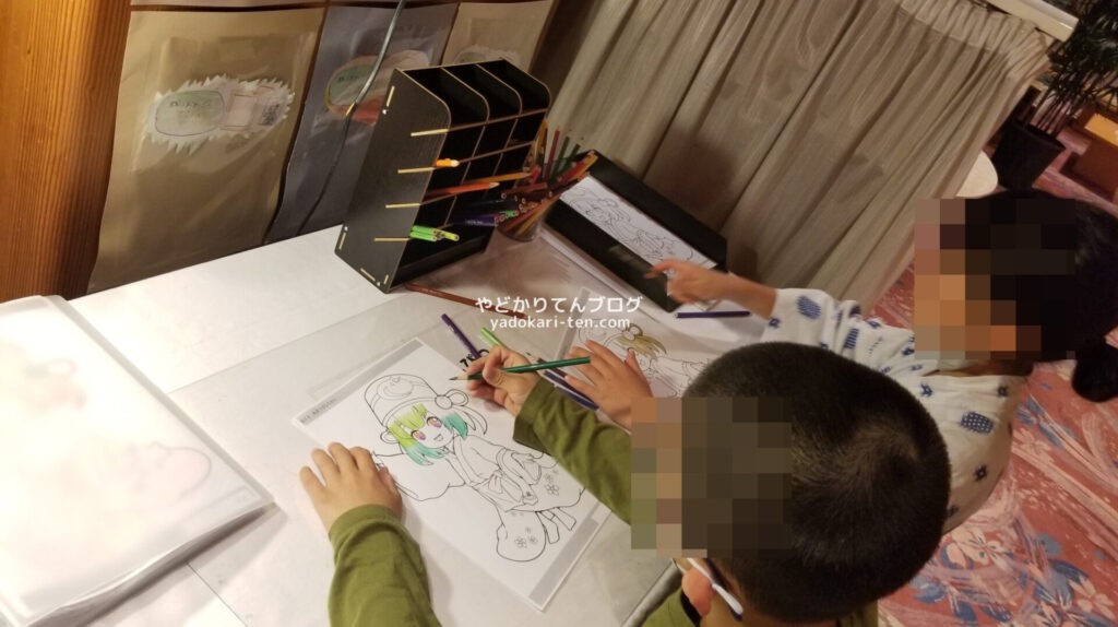 秋保温泉華乃湯のロビーにある塗り絵コーナー