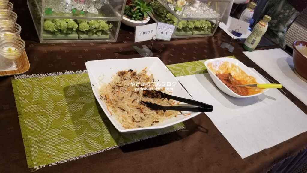 華乃湯バイキングの中華サラダ