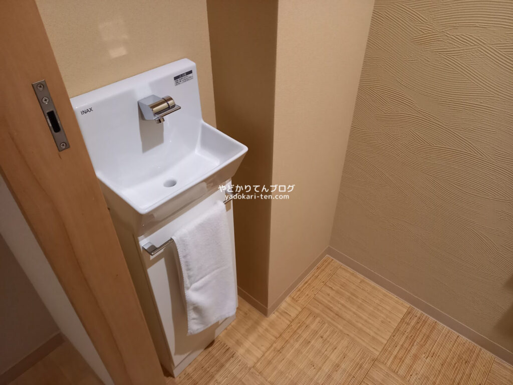 ホテル杉長客室のトイレ手洗い