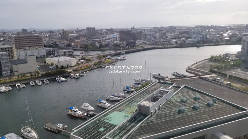 徳島グランヴィリオホテルの客室からの朝の景色