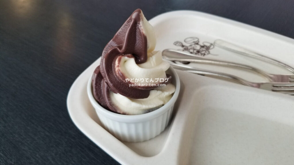 徳島グランヴィリオホテル朝食バイキングの自分で作ったソフトクリーム