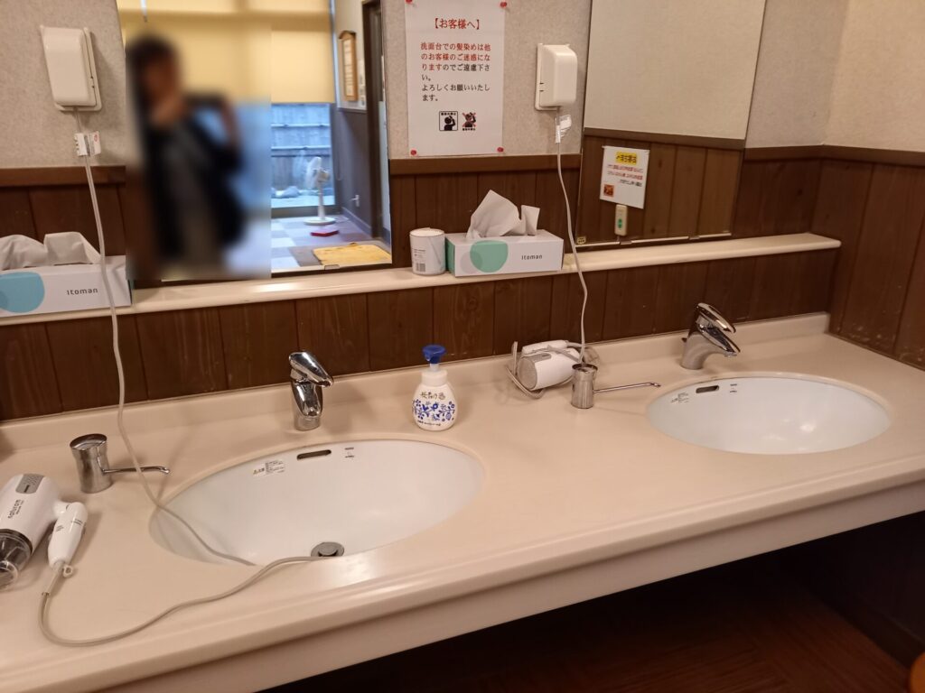 長寿の湯の洗面所