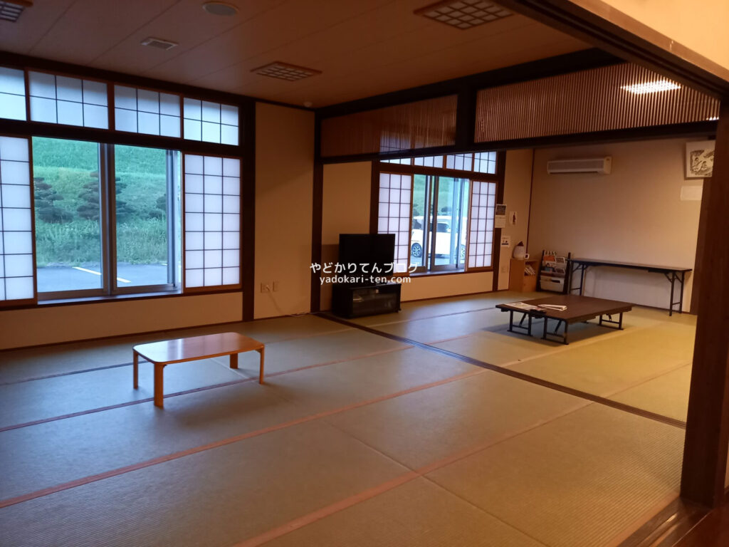 長寿の湯の広い休憩所