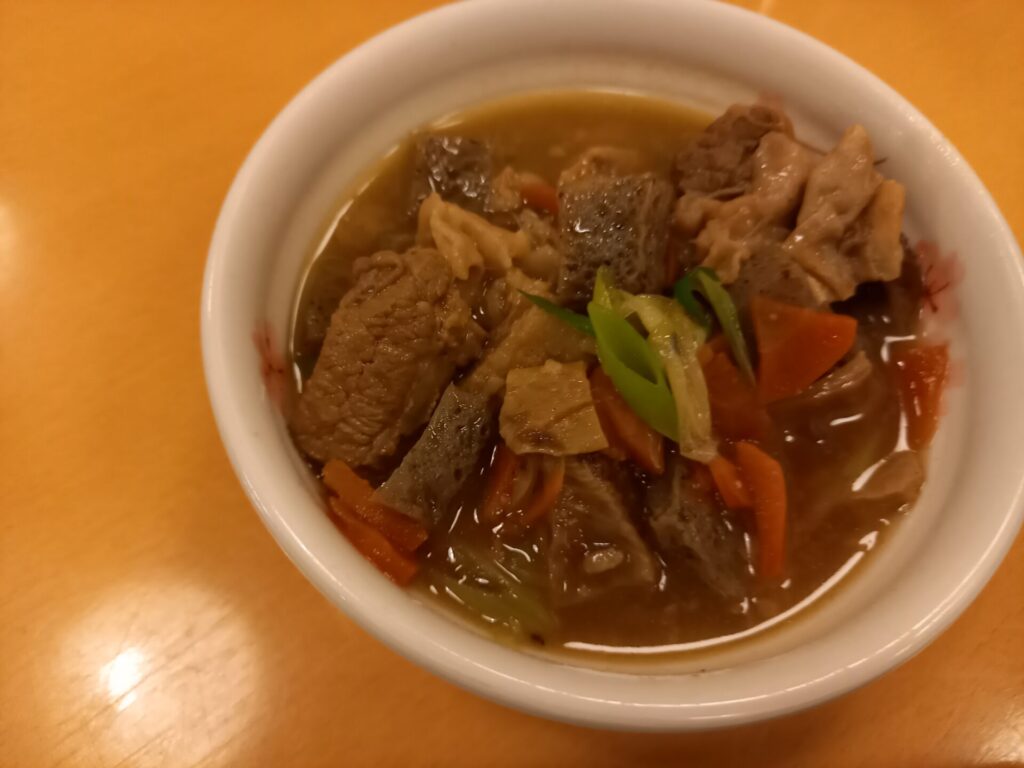 長寿の湯の食事処のもつ煮込み