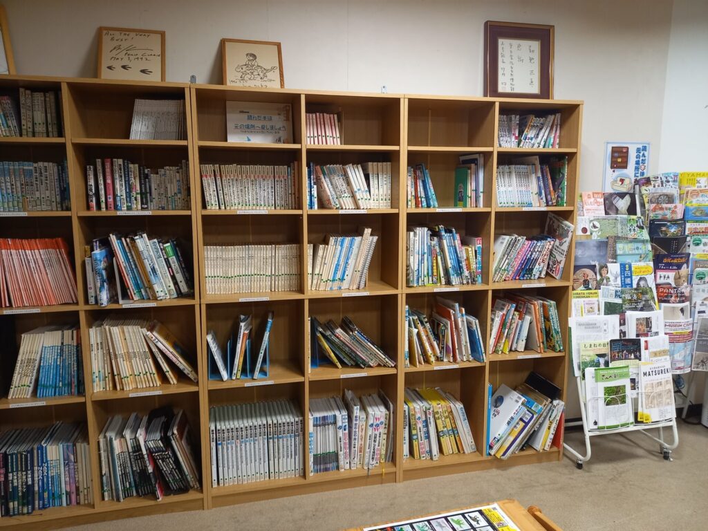 奥出雲多根自然博物館の図書コーナー蔵書