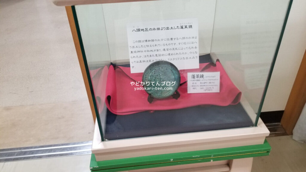 奥出雲多根自然博物館の奥出雲町文化財展示室に飾られた文化財