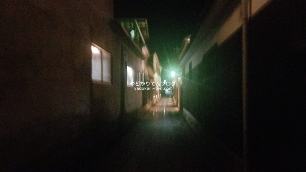 夜のホテル矢掛屋周辺の様子