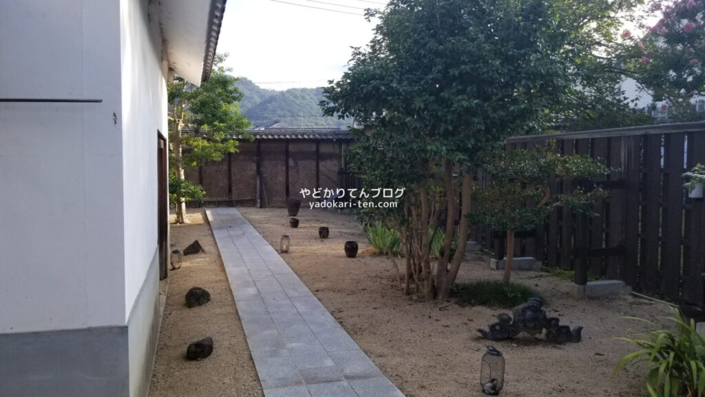 矢掛屋客室の庭園