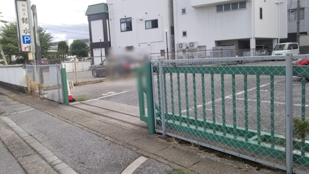 ホテルエスタシオン彦根の駐車場