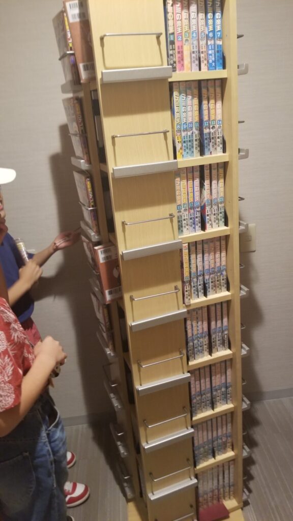 ホテルエスタシオン彦根のマンガコーナー