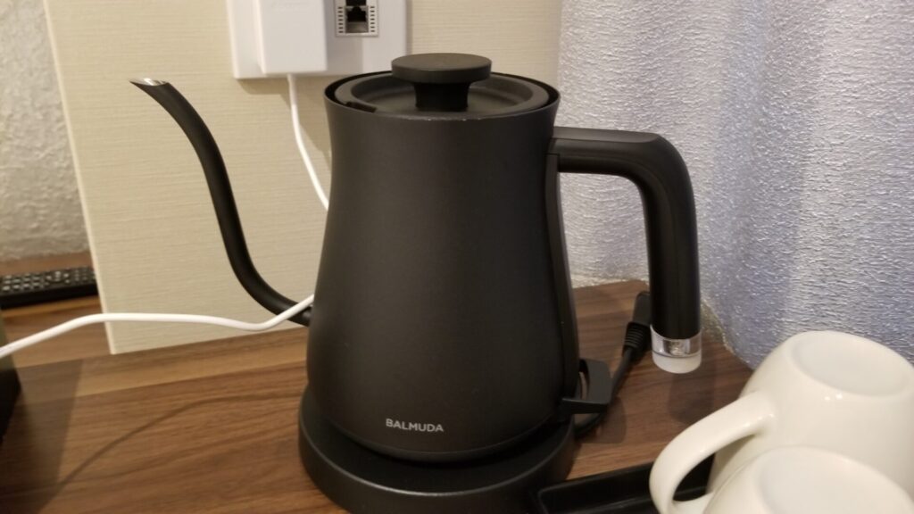 サクラクロスホテル京都清水の客室にあるバルミューダの電気ケトル
