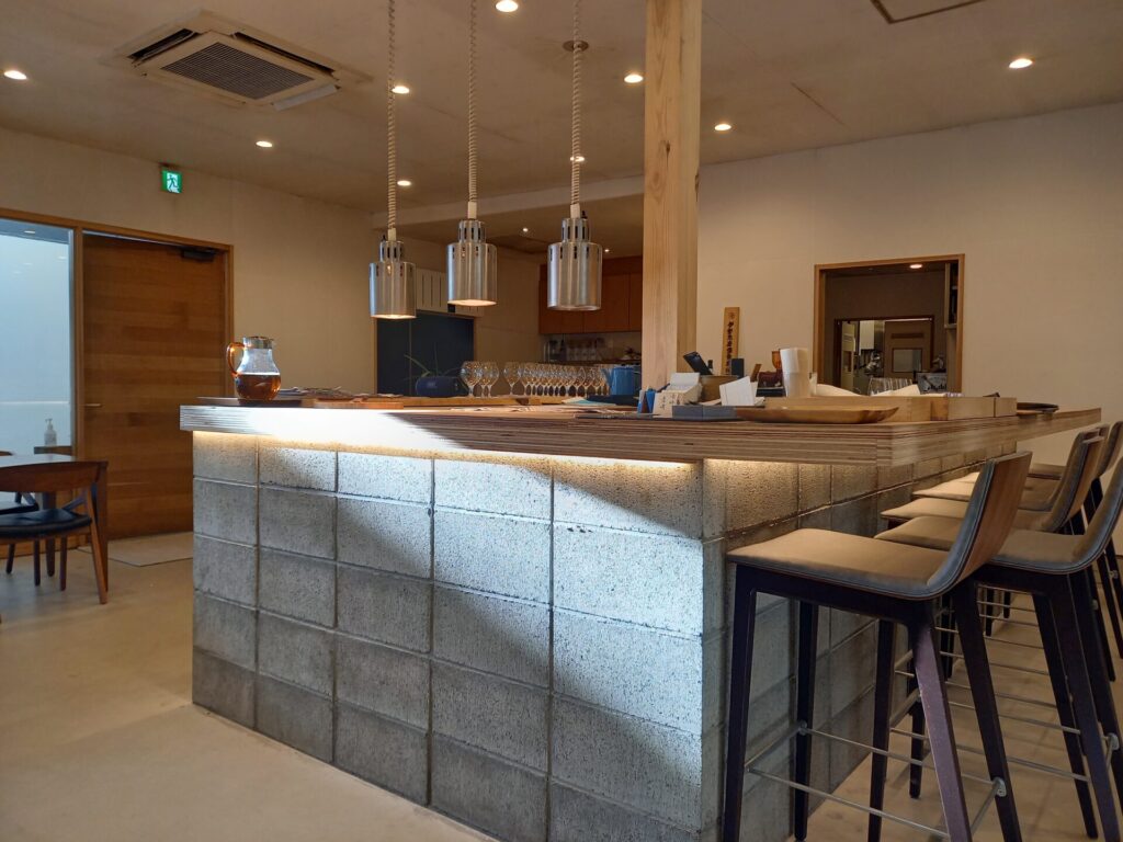 ヴィソン竜吟虎嘯 (リョウギンコショウ)の店内