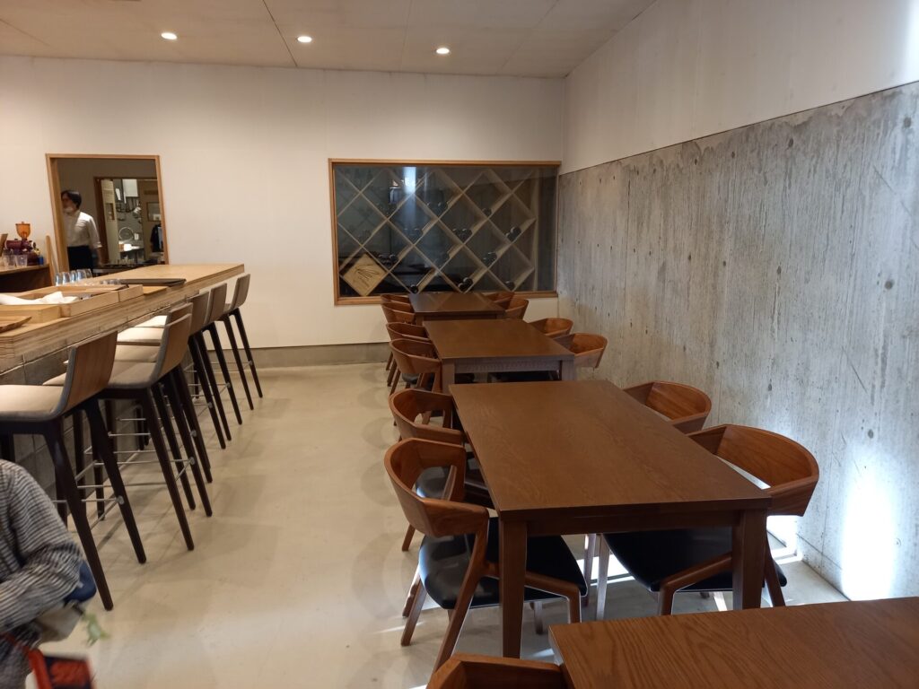 ヴィソン竜吟虎嘯 (リョウギンコショウ)の店内