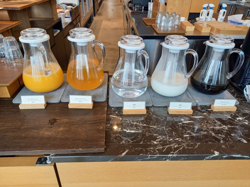 旅籠ヴィソンの朝食ビュッフェのドリンク