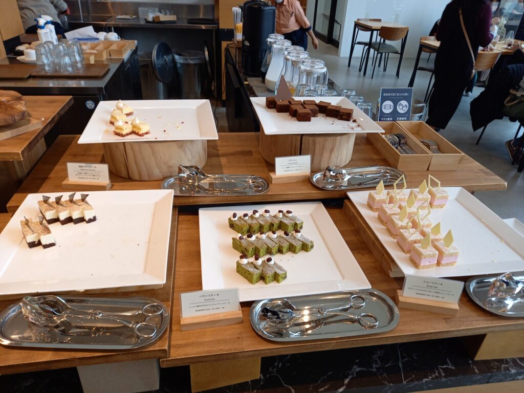 旅籠ヴィソンの朝食バイキングのケーキ
