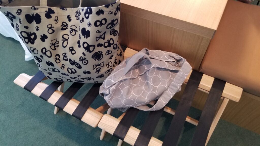 旅籠ヴィソンミナペルホネンコンセプトルームのバゲッジラック