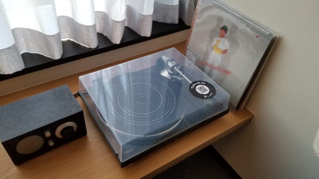 エースホテル京都客室のレコードプレーヤー