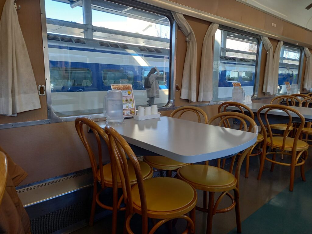京都鉄道博物館の食堂車でランチ