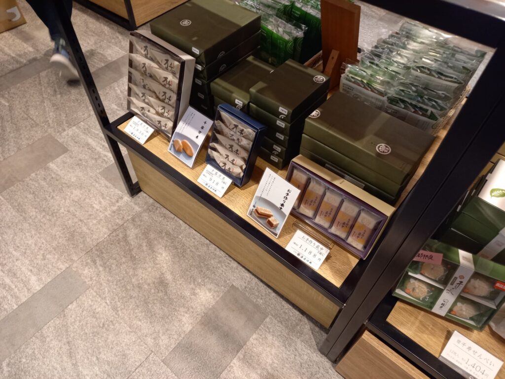 リーガロイヤルホテル京都の1階お土産店のお菓子