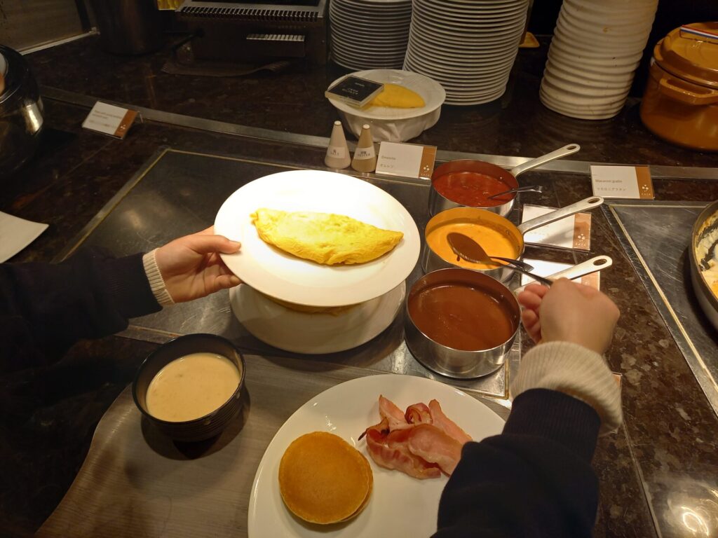 リーガロイヤルホテル京都の朝食バイキングのオムレツ