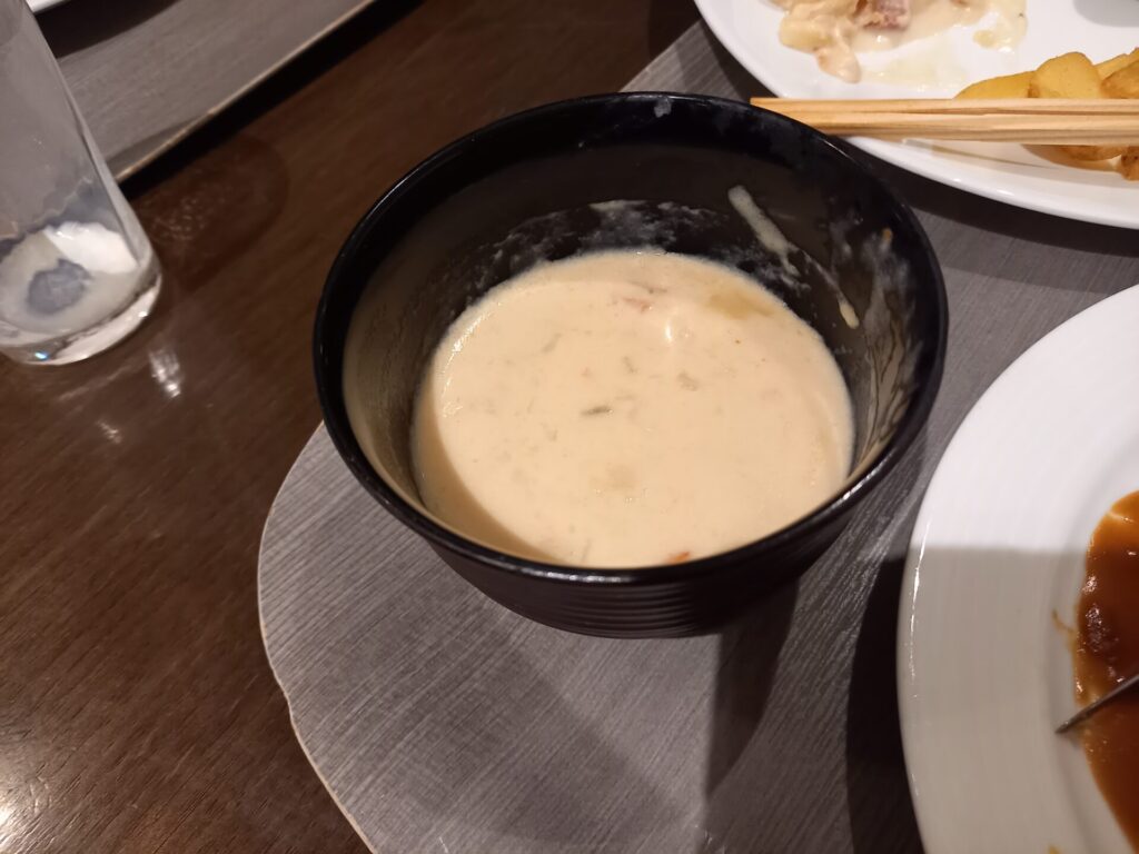 リーガロイヤルホテル京都の朝食バイキングのクラムチャウダー