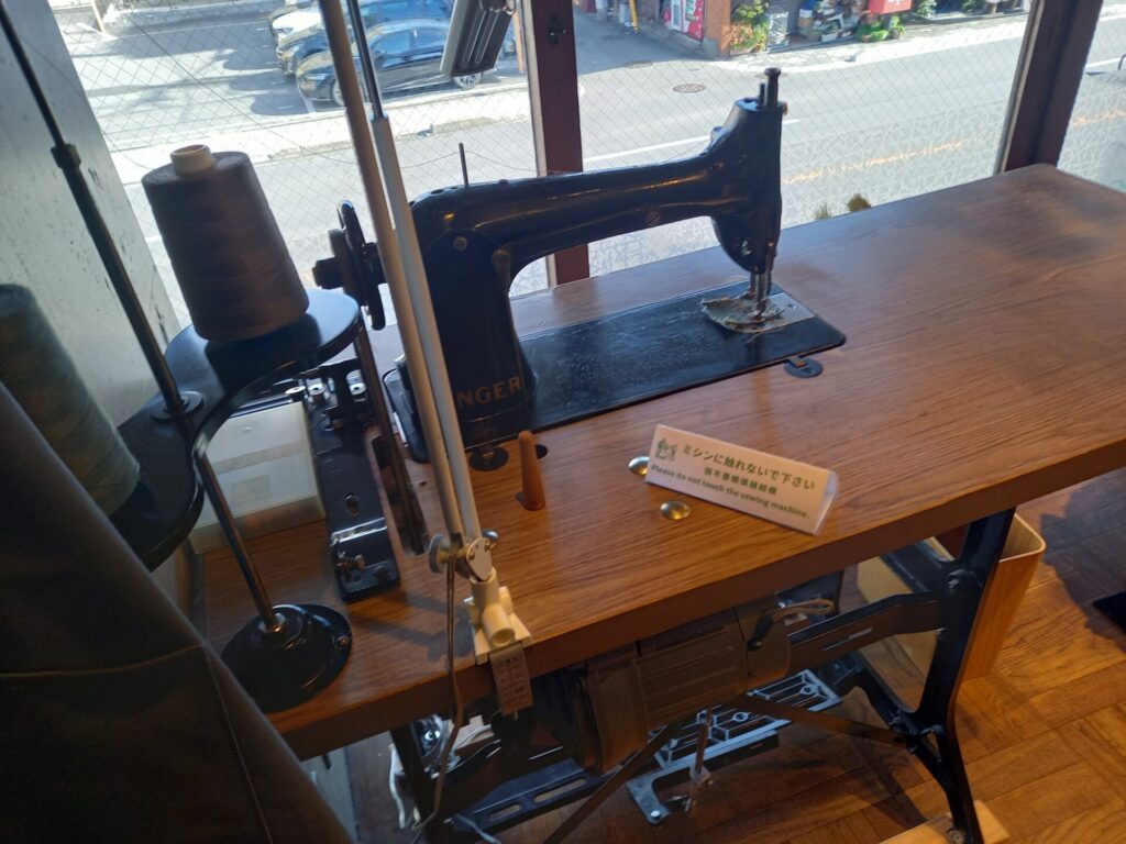 一澤信三郎帆布にあるシンガーのミシン
