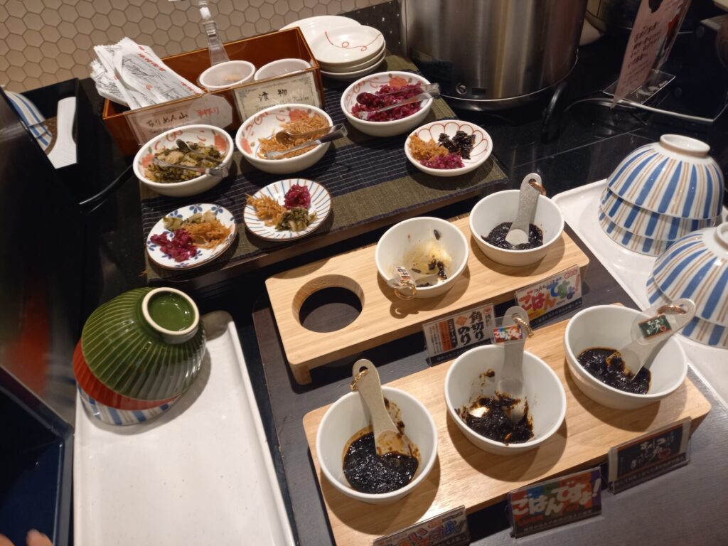 ホテルグレイスリー京都三条の朝食バイキングの様子